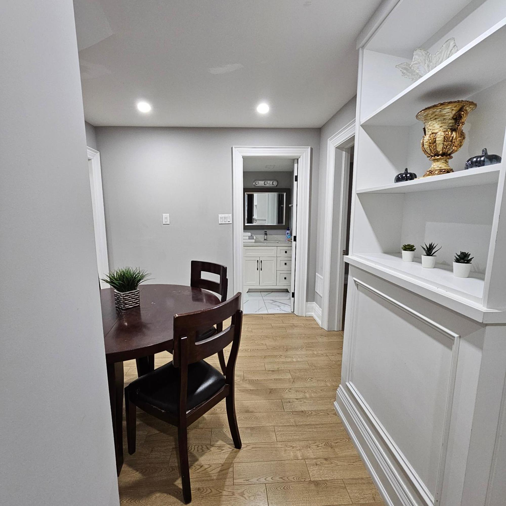 Basement Apartment In Luxury Beach House Toronto Eksteriør bilde