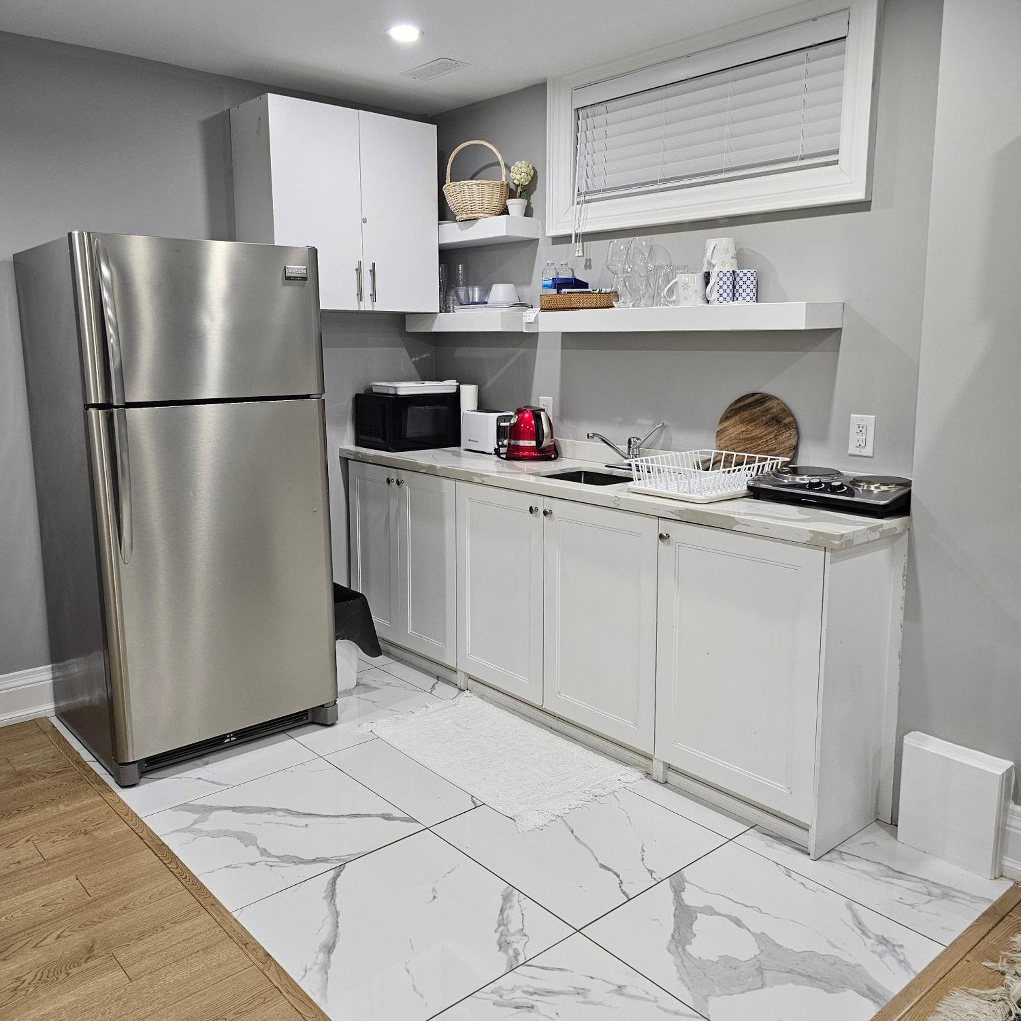 Basement Apartment In Luxury Beach House Toronto Eksteriør bilde